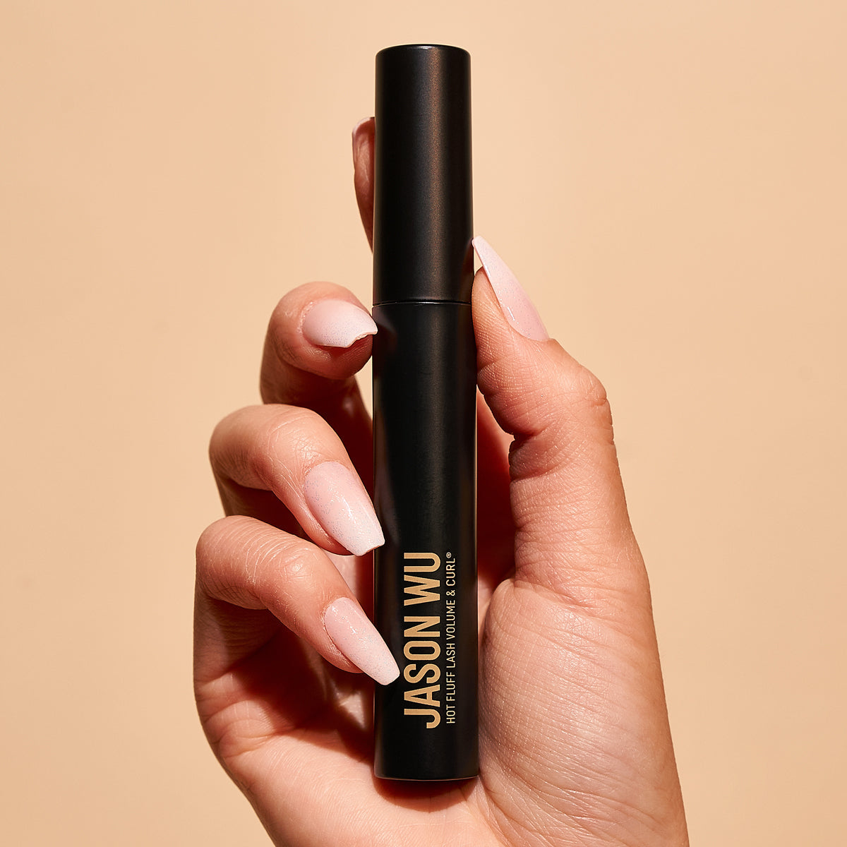 Hot-Fluff-Lash-02-Volume-And-Curl-handheld