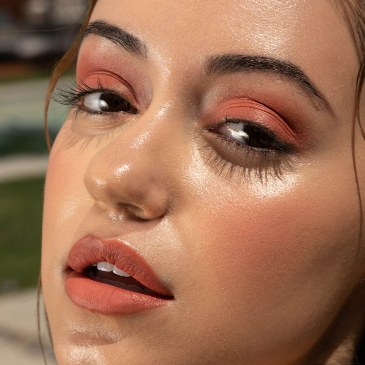 HOT-FLUFF-04-Apple-Pie-Velvet-Lipstick-neutral-lip